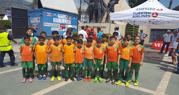 MİNİKLERİN YARIŞ KEYFİ