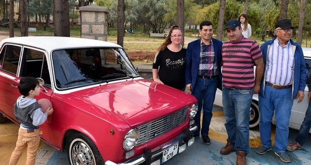 NOSTALJİK ARAÇLAR SERGİLENDİ