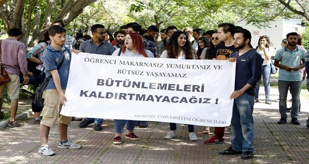 ÖĞRENCİLERDEN 'BÜTÜNLEME' EYLEMİ