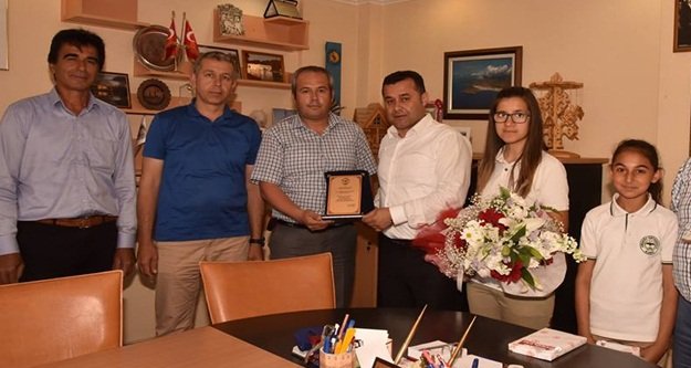 OKUL BAHÇESİ İÇİN PLAKETLİ TEŞEKKÜR