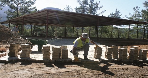 PARKESİZ CAMİ VE MEZARLIK KALMAYACAK