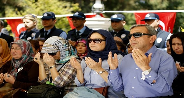 ŞEHİTLİKTE GÖZYAŞLARI SEL OLDU