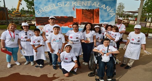 ALANYA BAHÇESİNİ TUVALİNİ BOYADILAR