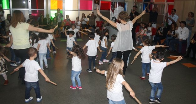 BAHÇEŞEHİRLİ MİNİKLERDEN 'EVLER VE YUVALAR' SUNUMU