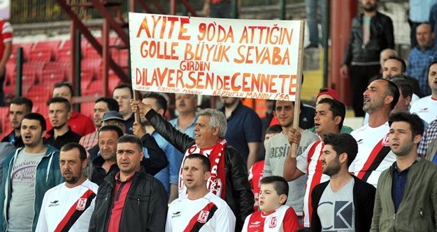 BALIKESİR'DE AYİTE'YE İLGİNÇ PANKART