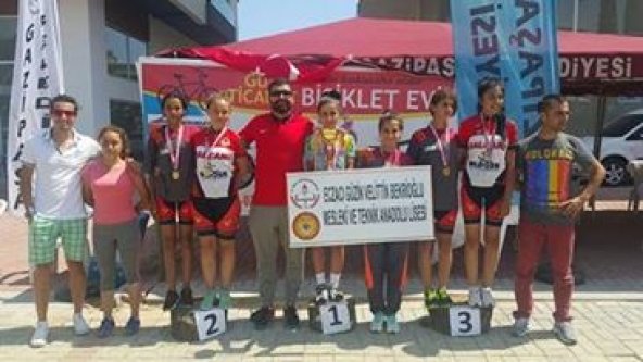 BİSİKLETTE ALANYA'YI SEVİNDİRDİLER