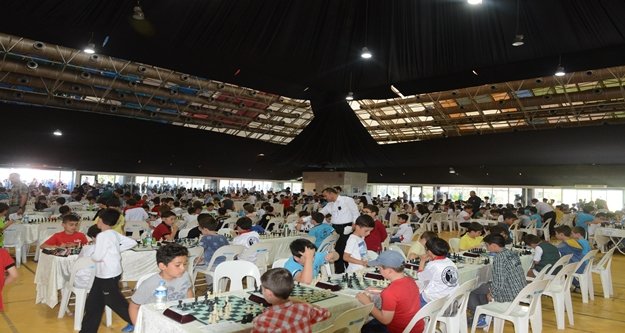 BÜYÜKŞEHİR'DEN SATRANÇ TURNUVASI