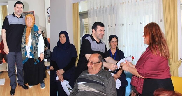 HUZUREVİNDE ANNELER GÜNÜ COŞKUSU