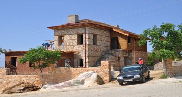 KOMŞUYA NOSTALJİK GÜMRÜK BİNASI