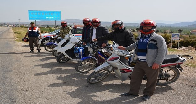 MOTOSİKLET SÜRÜCÜLERİNE ÜCRETSİZ KASK