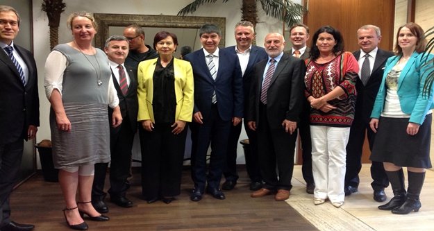 TÜREL'DEN ALMANLARA ANTALYA DAVETİ