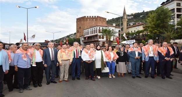 FESTİVAL YÖRÜK GÖÇÜ VE KORTEJ YÜRÜYÜŞÜ İLE BAŞLADI