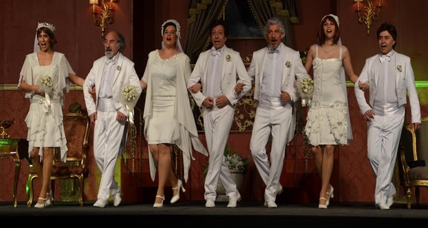 UYGUR KARDEŞLER GÜLMEKTEN KIRIP GEÇİRDİ