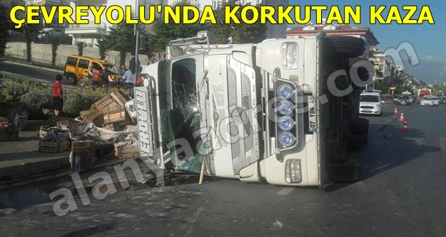 VİRAJI ALAMAYAN SEBZE KAMYONU YAN YATTI