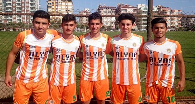 5 OYUNCUYU ALANYASPOR'A VERDİ