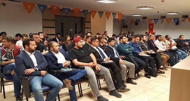 AK GENÇLİK BAŞKANLIK İÇİN KOLLARI SIVADI