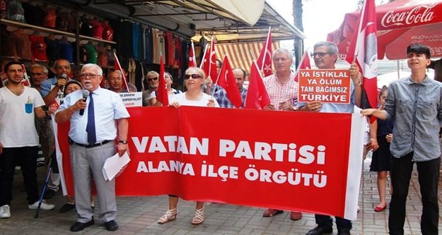 ALMAN MECLİSİNİ PROTESTO ETTİLER