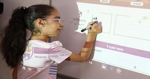 ÇOCUKLARI YAZ OKULUNA BEKLİYOR