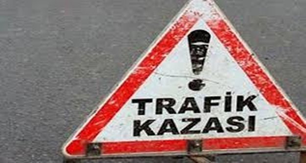 FREN TELİ KOPAN MOTORSİKLET OTOMOBİLE ÇARPTI: 1 YARALI