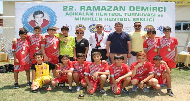 HENTBOL ŞENLİKLERİ SONA ERDİ