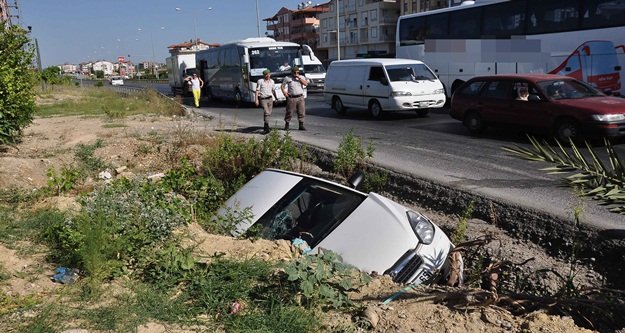 KANALA DÜŞEN ARAÇTA 2 YARALI VAR