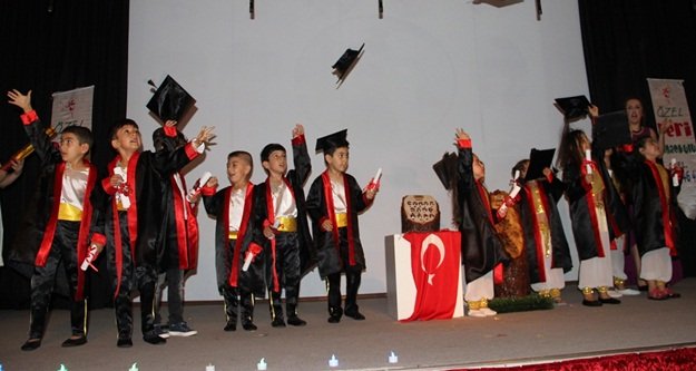 PERİ'DE MEZUNİYET COŞKUSU