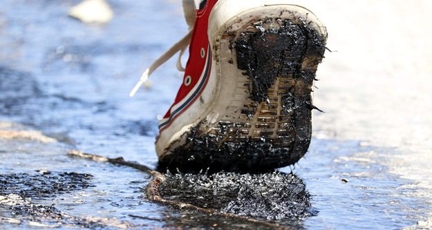 SICAK HAVA ASFALTI ERİTTİ