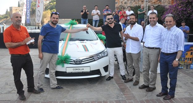 TALİHLİLER İKRAMİYELERİNİ ALDI