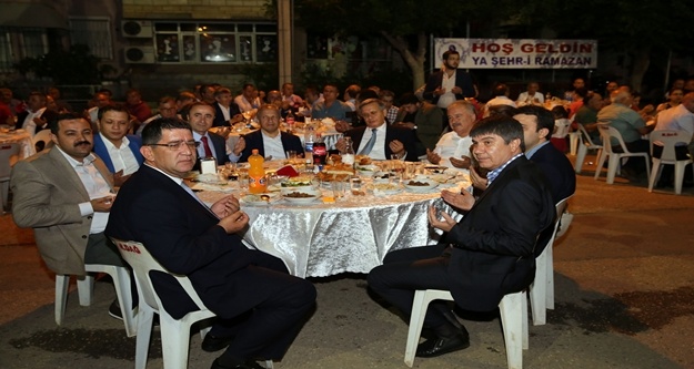 TÜREL İFTARINI ESNAFLA AÇTI