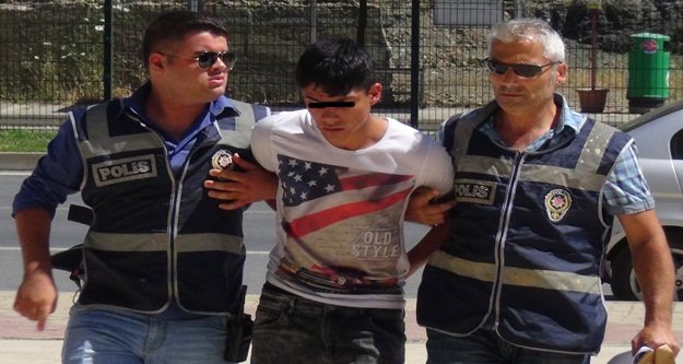 TURİST KIZA TECAVÜZDEN TUTUKLANDI