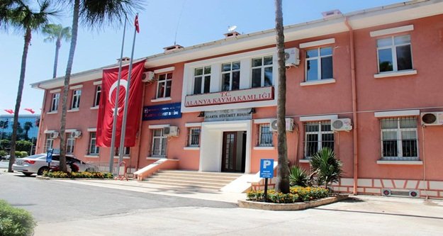 ALANYA'DA 100 MEMUR GÖREVDEN UZAKLAŞTIRILDI