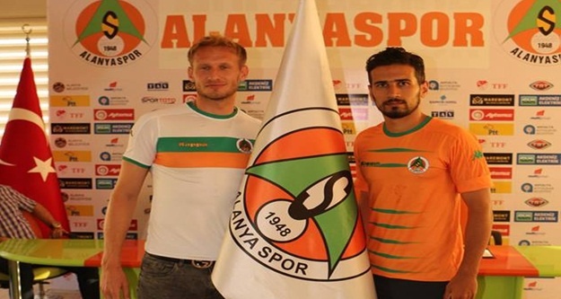 ALANYASPOR'DA ÇİFTE İMZA
