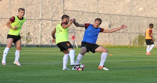 ALANYASPOR'DA KAMP MESAİSİ SÜRÜYOR