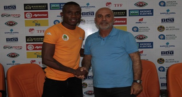 ALANYASPOR'LA 3 YILLIK SÖZLEŞME YAPTI