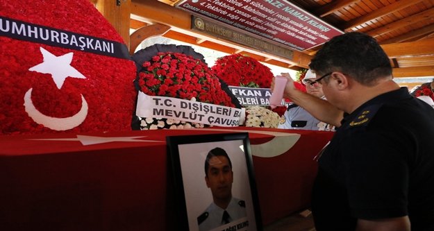 ANTALYA ŞEHİDİMİZ GÜL SUYU VE TEKBİRLERLE UĞURLANDI