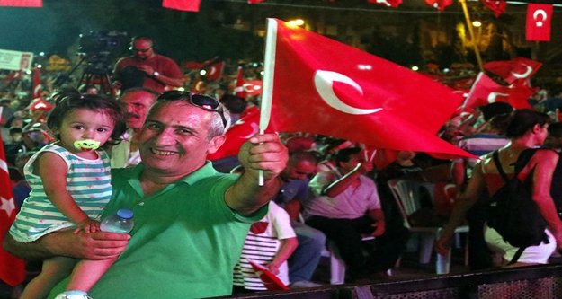 DEMOKRASİ NÖBETİ 10.GÜNÜNDE DE DEVAM ETTİ