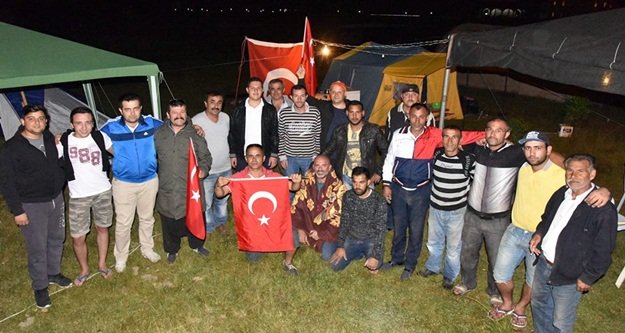 DEMOKRASİ NÖBETİNİ YAYLADA TUTUYOR