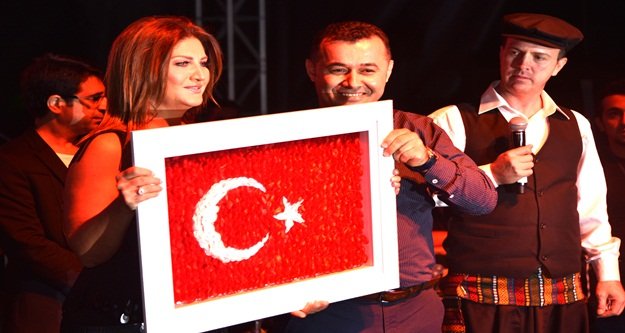 GÖKBEL’DE SİBEL CAN'I ŞAŞIRTAN KALABALIK