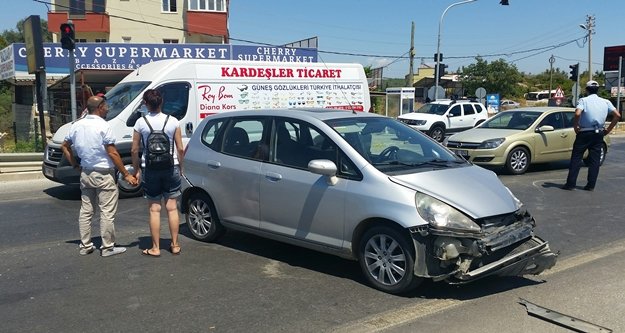 HASTA NAKİL AMBULANSI KAZA YAPTI: 1 YARALI