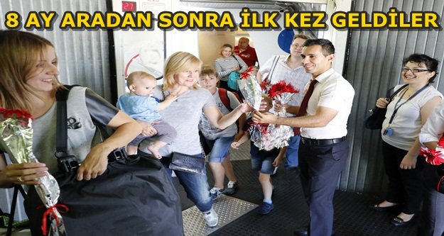 İLK RUS KAFİLESİNE ÇİÇEKLİ KARŞILAMA