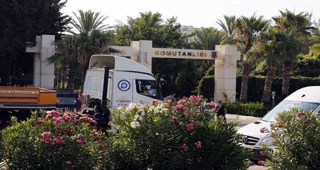 JANDARMA ÖNÜNE PALETLİ TIR ÇEKİLDİ