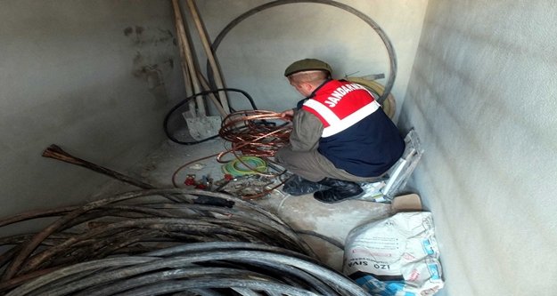 KABLO HIRSIZI JANDARMAYA YAKALANDI