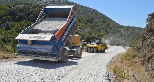 MAŞAT YOLU YENİLENİYOR