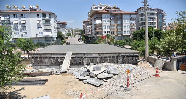 O MAHALLEYİ RAHATLATACAK YENİ KÖPRÜ