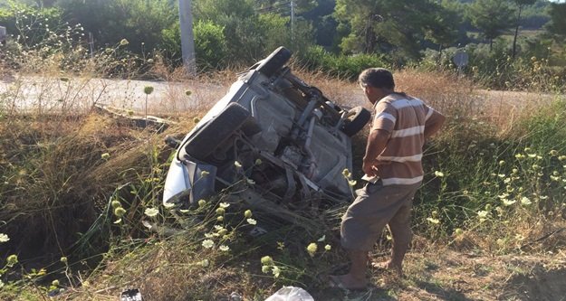 OTOMOBİL KANALA UÇTU: 2 YARALI VAR