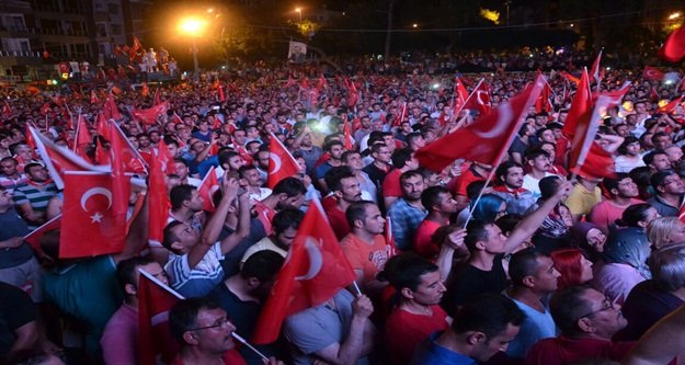TÜREL'DEN HALKA DEMOKRASİ TEŞEKKÜRÜ