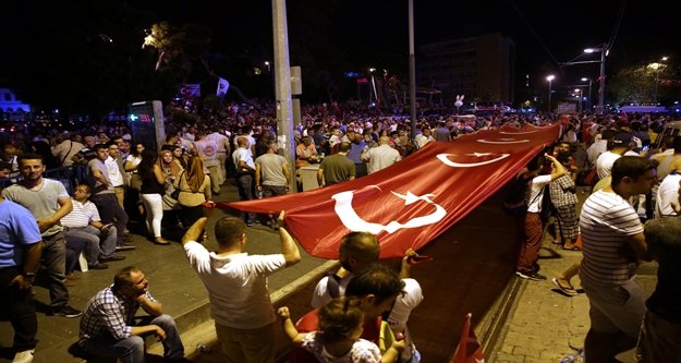 TÜRK BAYRAKLI NÖBET