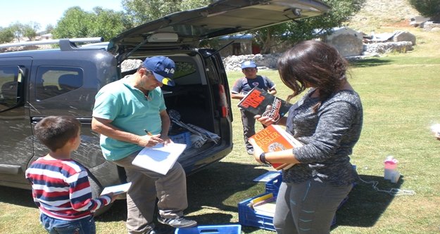 YAYLADA KİTAP OKUMA ETKİNLİĞİ