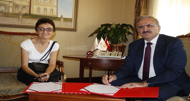 BAYAN HAYIRSEVER OKUL YAPTIRACAK