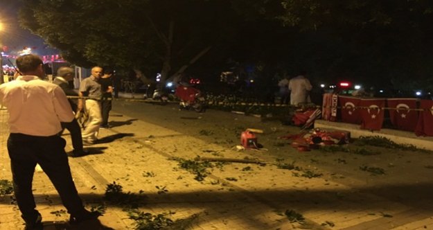 DEMOKRASİ NÖBETİ ALANINDA PATLAMA